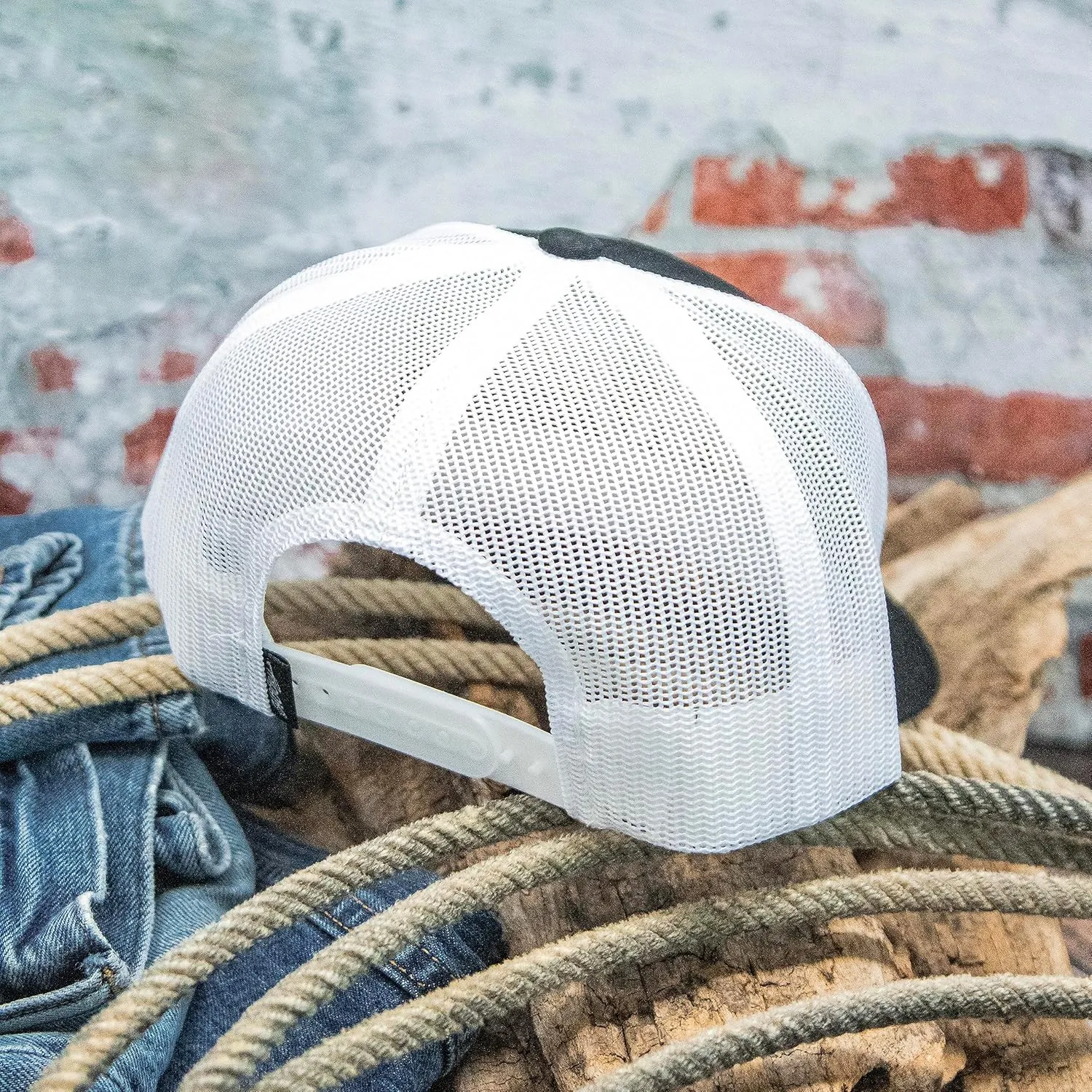 HOOEY O Classic 6-Panel Adjustable Trucker Hat w/Logo