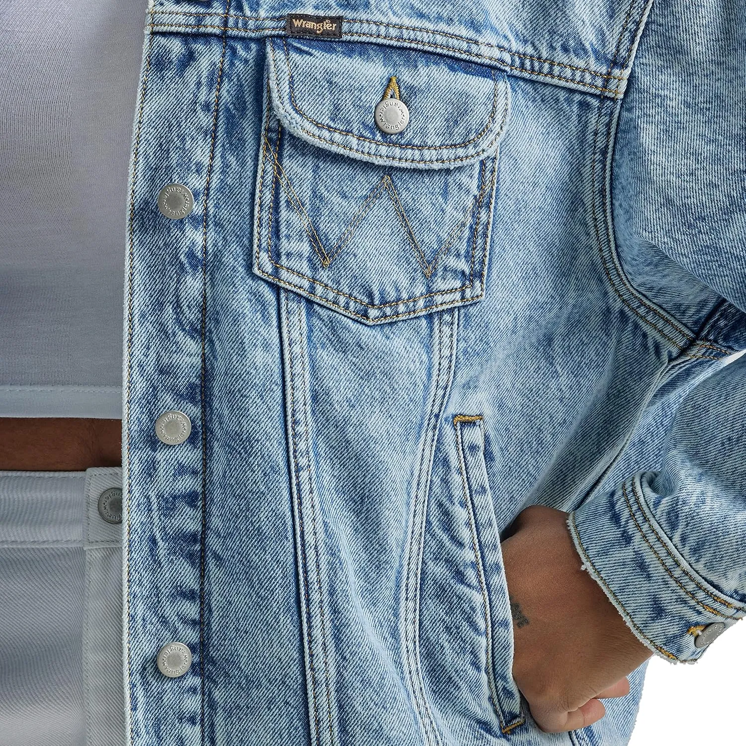 Wrangler Women's Relaxed Fit Girlfriend Denim Jacket